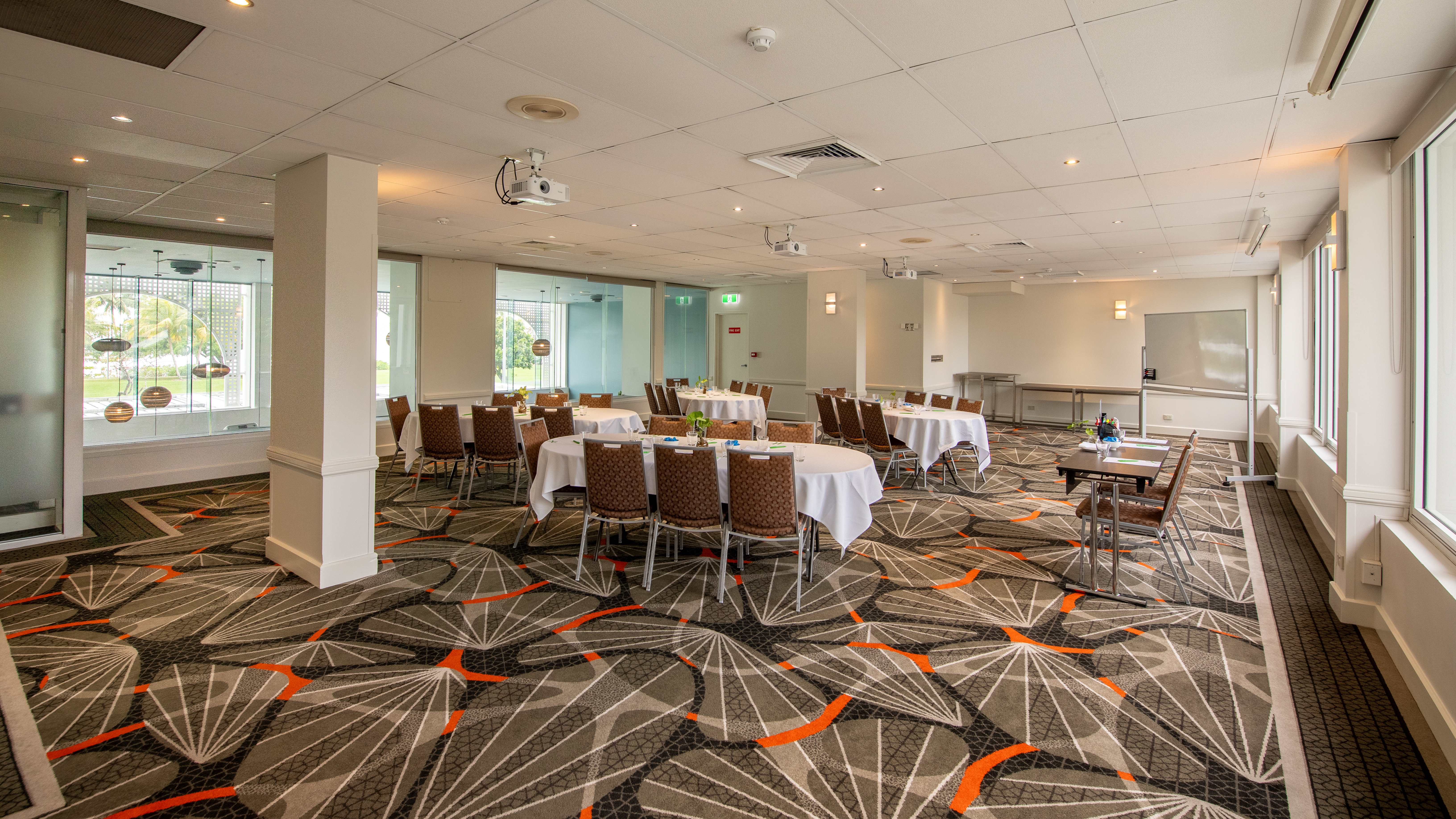 Cairns Harbourside Hotel 52/60