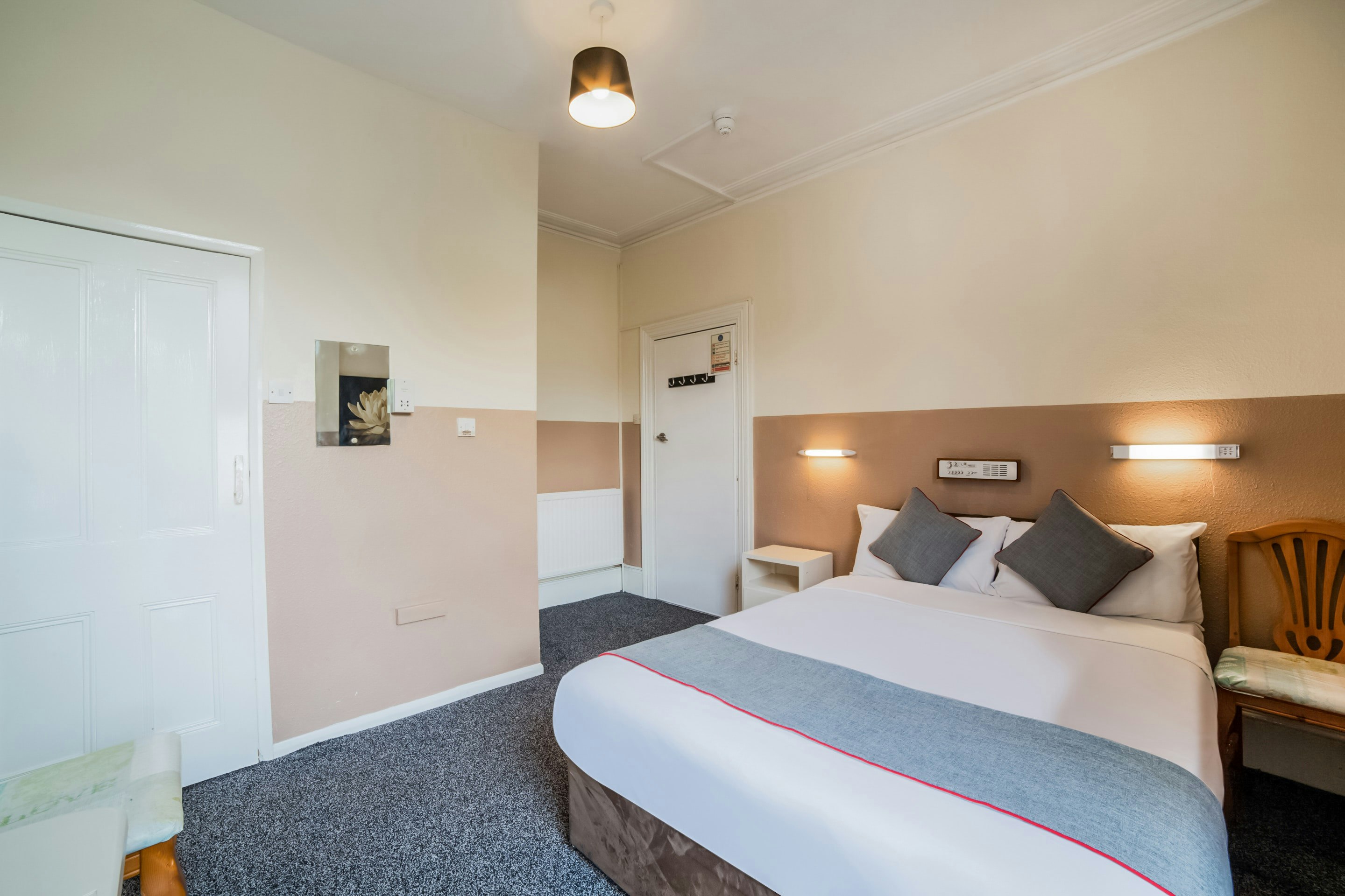 Devine Beach Hotel, Westcliff Southend-On-Sea 29/50