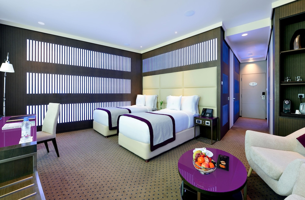 DELUXE, TWIN BEDS