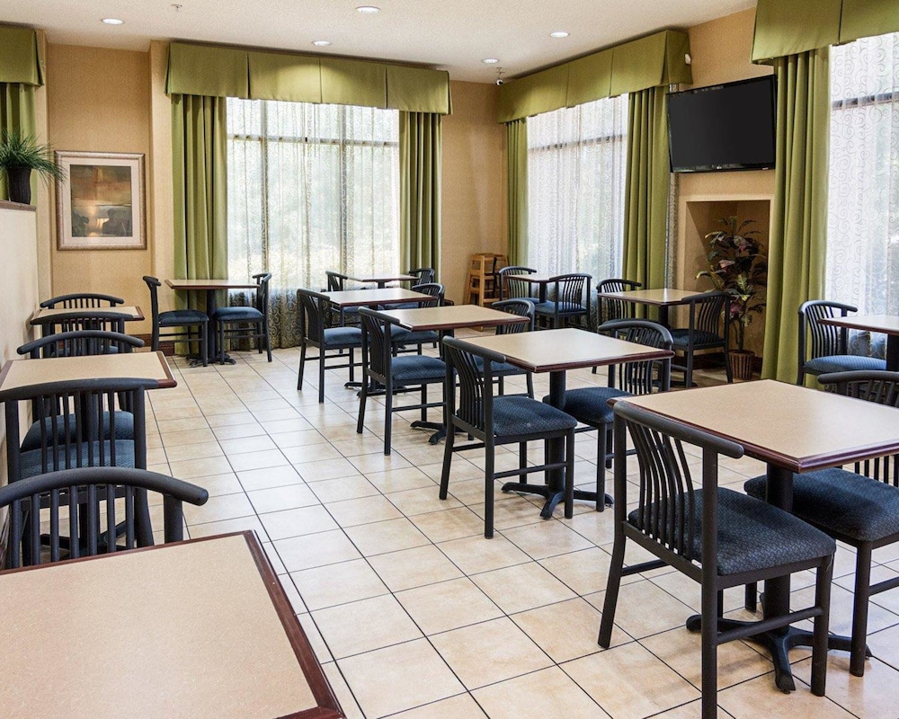 Comfort Suites Nacogdoches 36/44