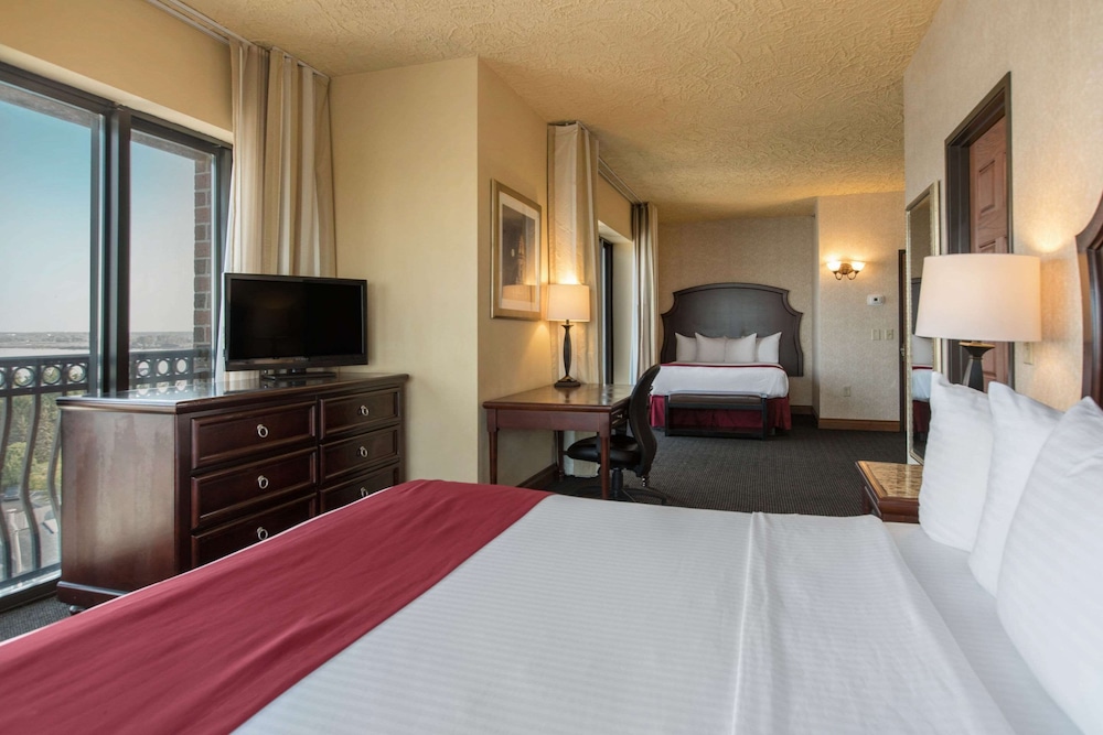 Shoreline Inn Conference Center Ascend Hotel Collection 9/45