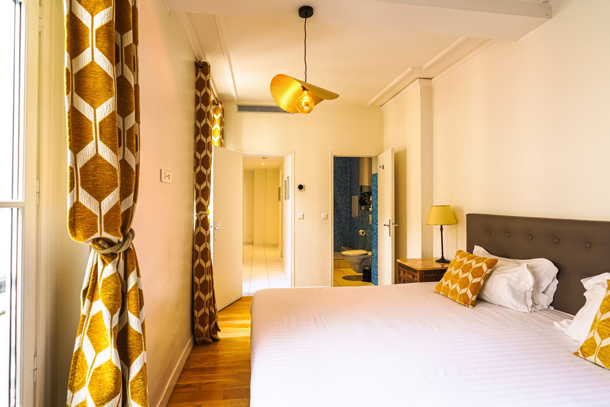 شقة بريستيج بسريرين كينج بإطلالة على الفناء مع أريكة، Apartments Du Louvre - Le Marais 2/10