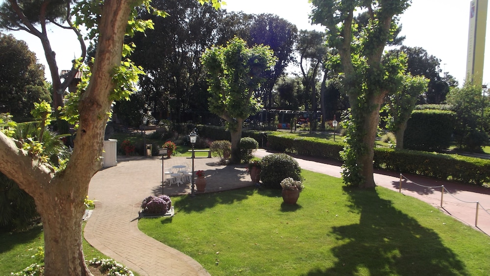 Park Hotel Villa Ariston 68/73