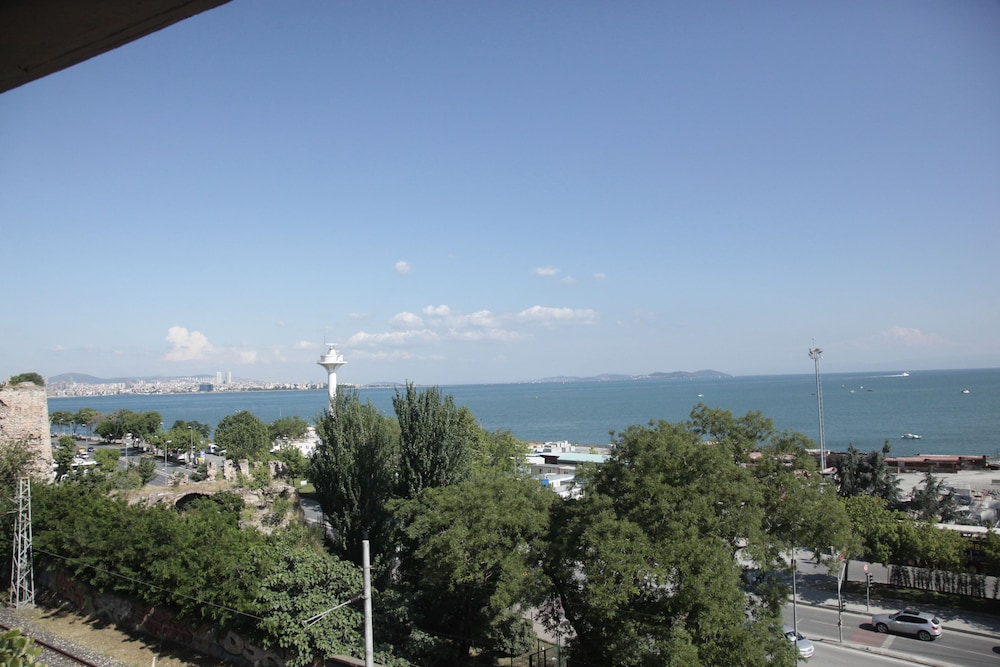 Sea House Suites 46/50