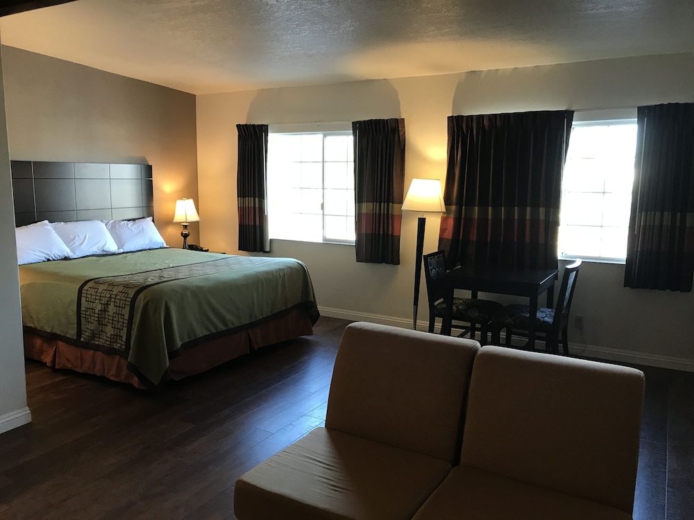Manhattan Inn & Suites 10/24