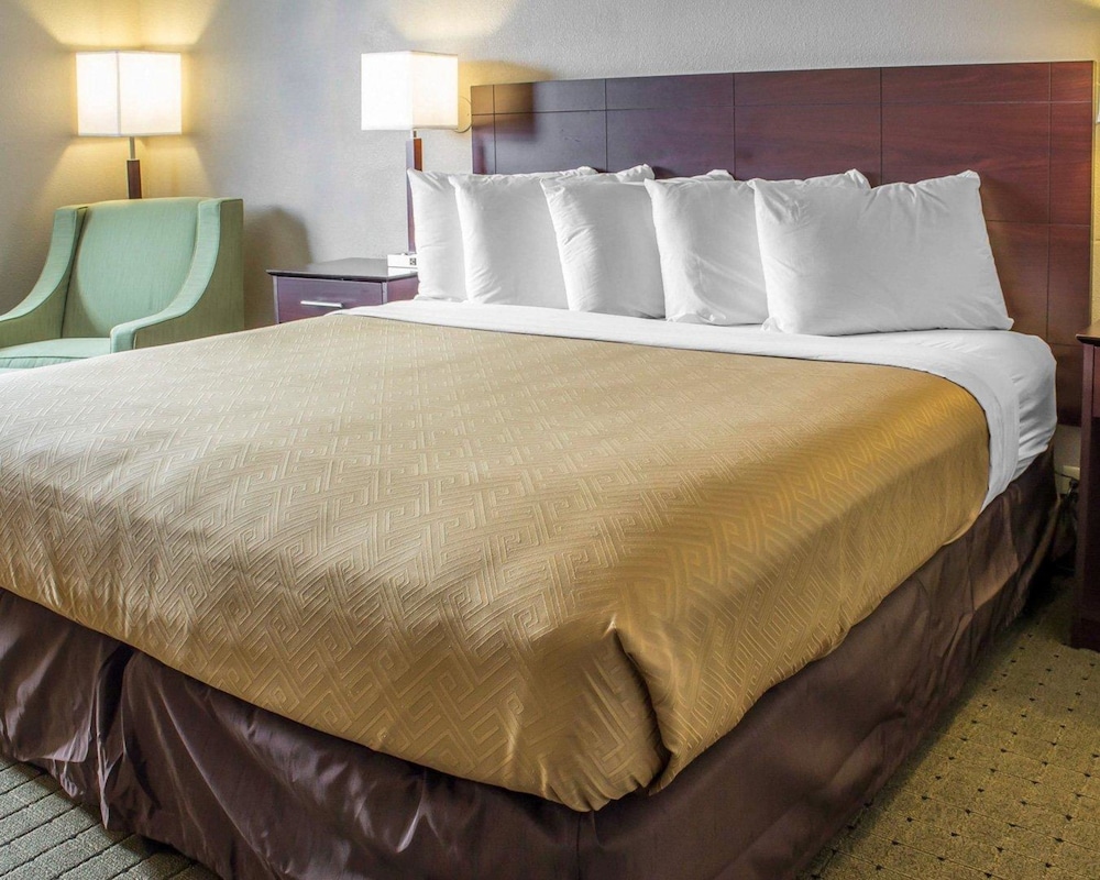Econo Lodge Ames 5/21
