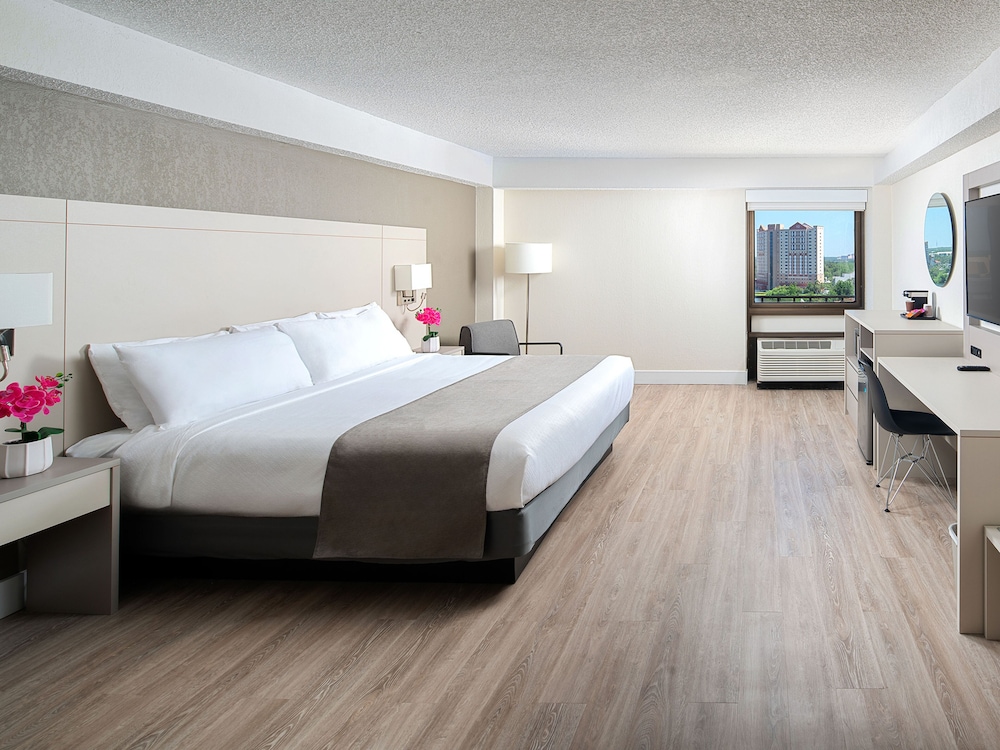 TOWER, DELUXE, KING BED