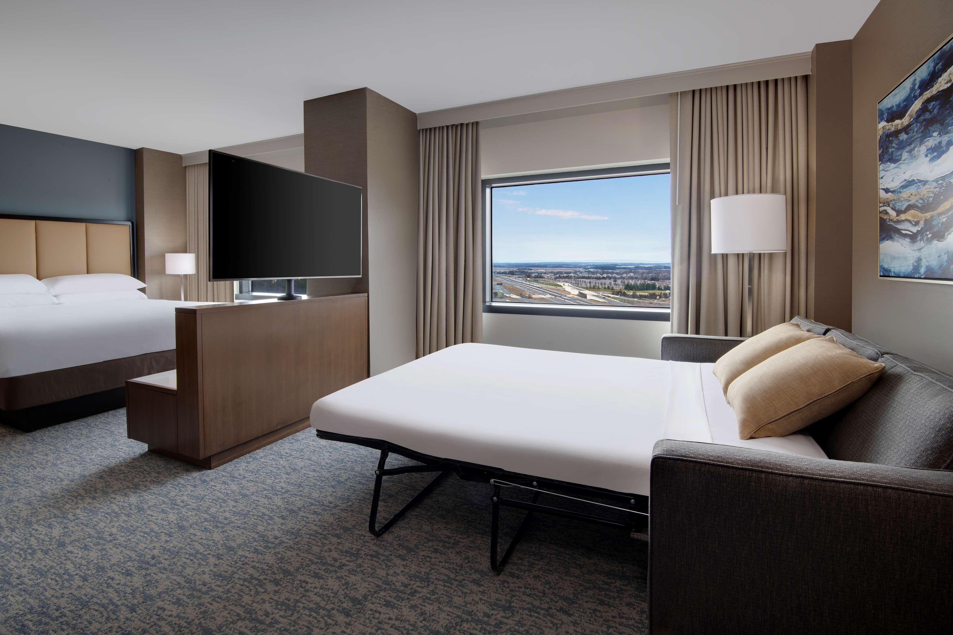 Room, King Bed, Hyatt Regency Dulles 2/3