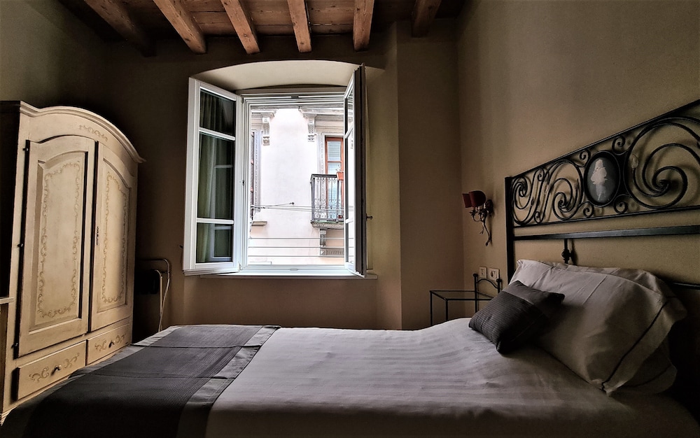Hotel Piazza Vecchia 33/74