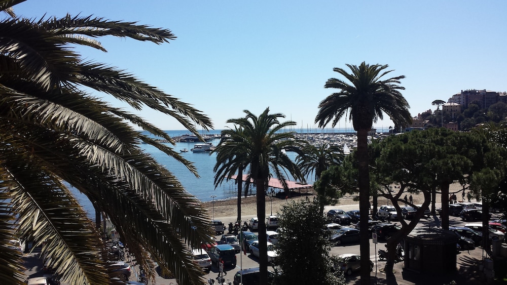 Splendide Riviera Boutique Art Hotel 44/50