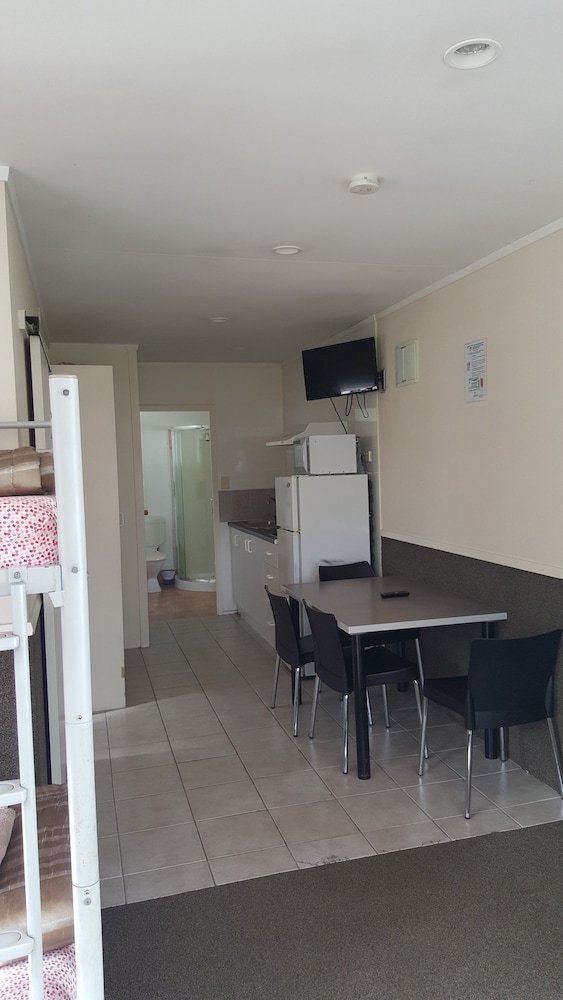 Auckland North Shore Motels & Holiday Park 48/56