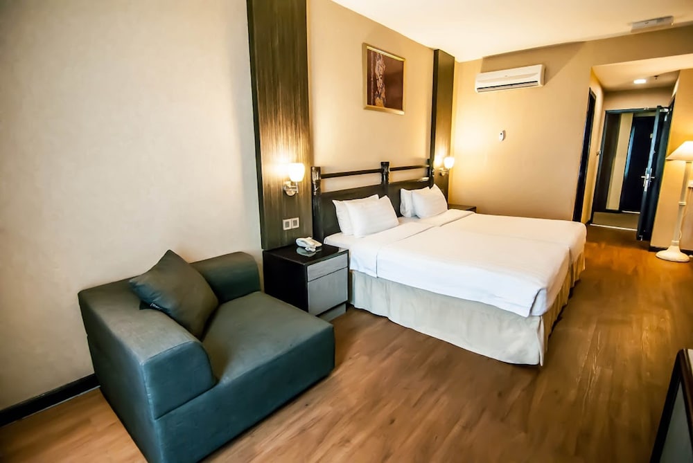KK Times Square Hotel 35/45