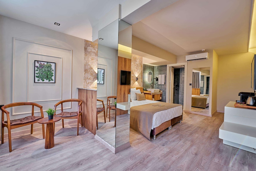Der Inn Hotel Lara 42/58