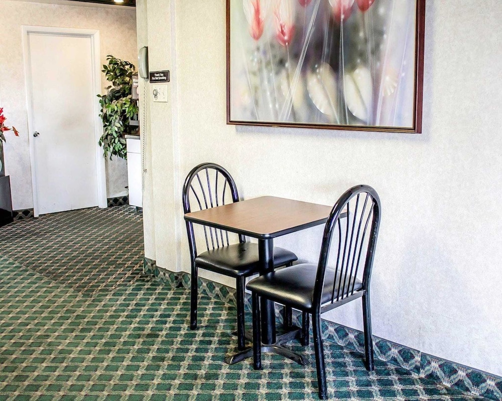 Days Inn by Wyndham Moosic 11/13
