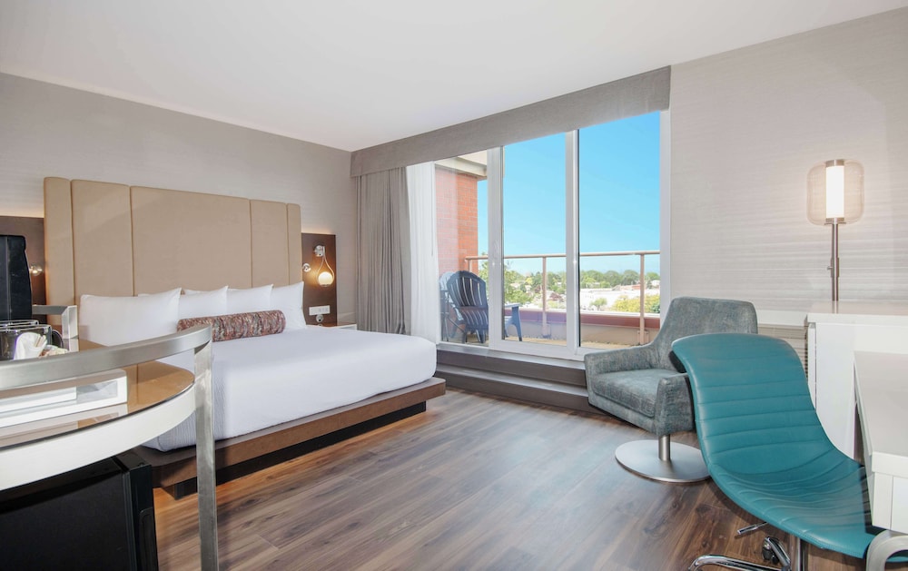 Coast, Premium, King Bed، Coast Victoria Hotel Marina By Apa 4/9