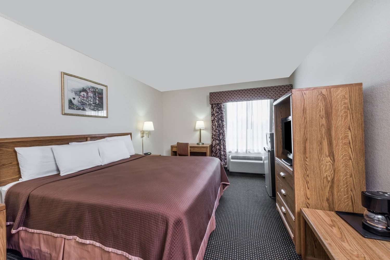 Baymont by Wyndham Iowa Lake Charles 6/13