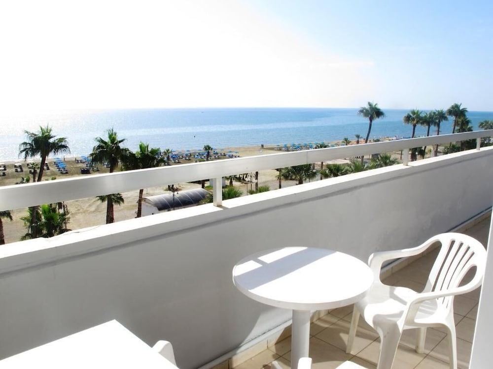 Sun Hall Beach Apartments 48/51