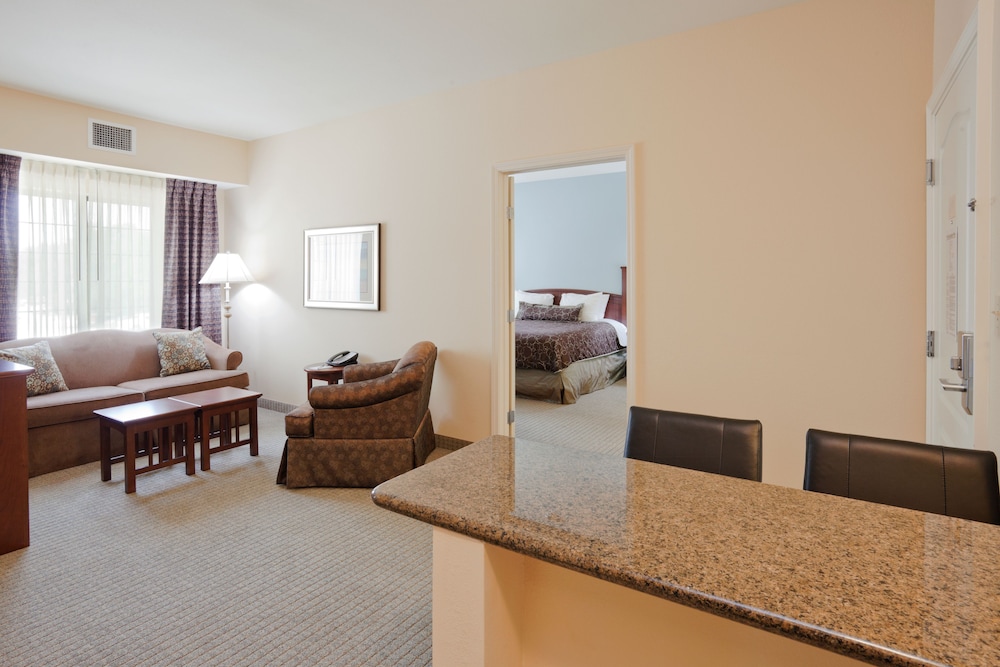 Staybridge Suites Lafayette Airport 38/63