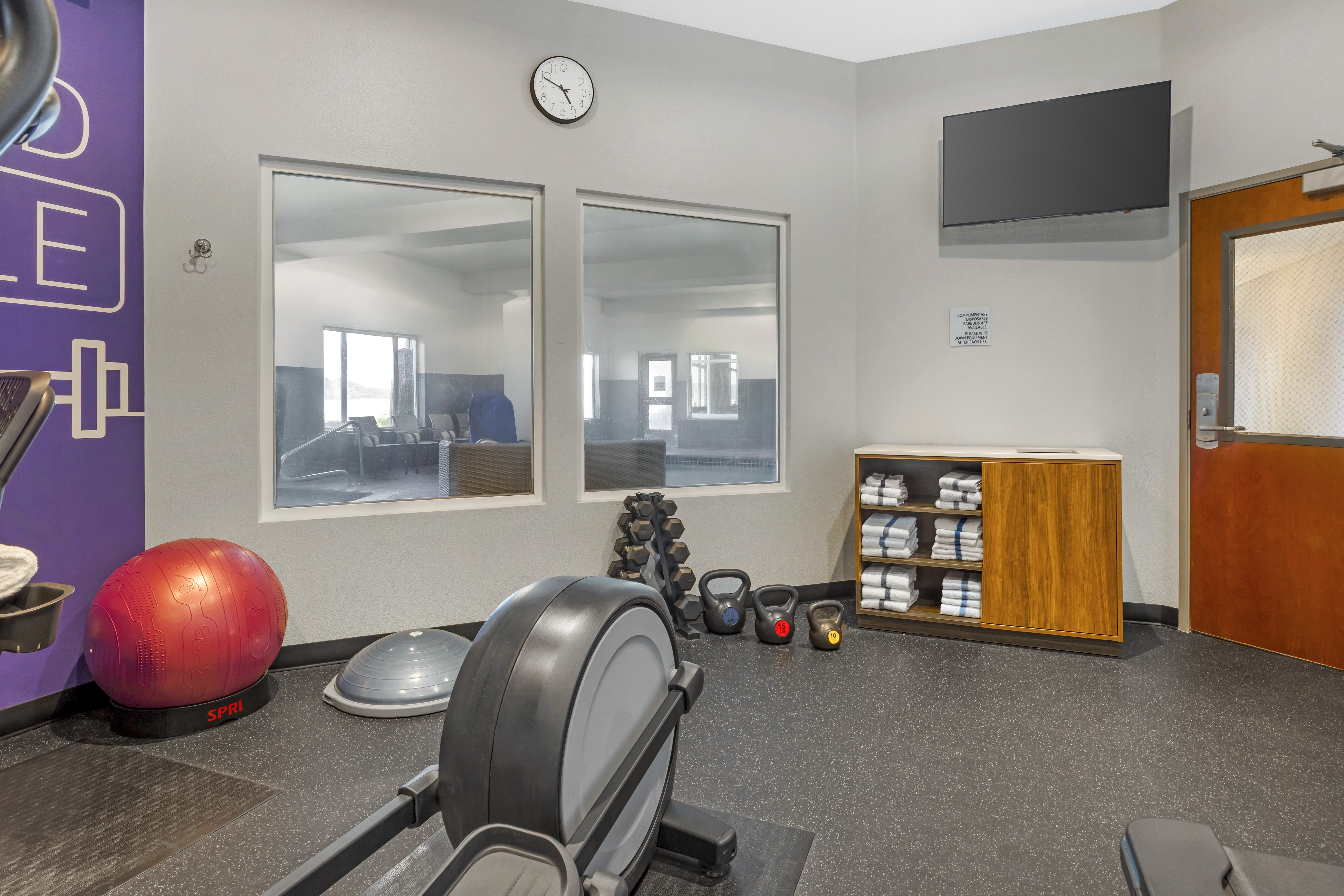 Holiday Inn Express Hotel Suites Astoria 45/69