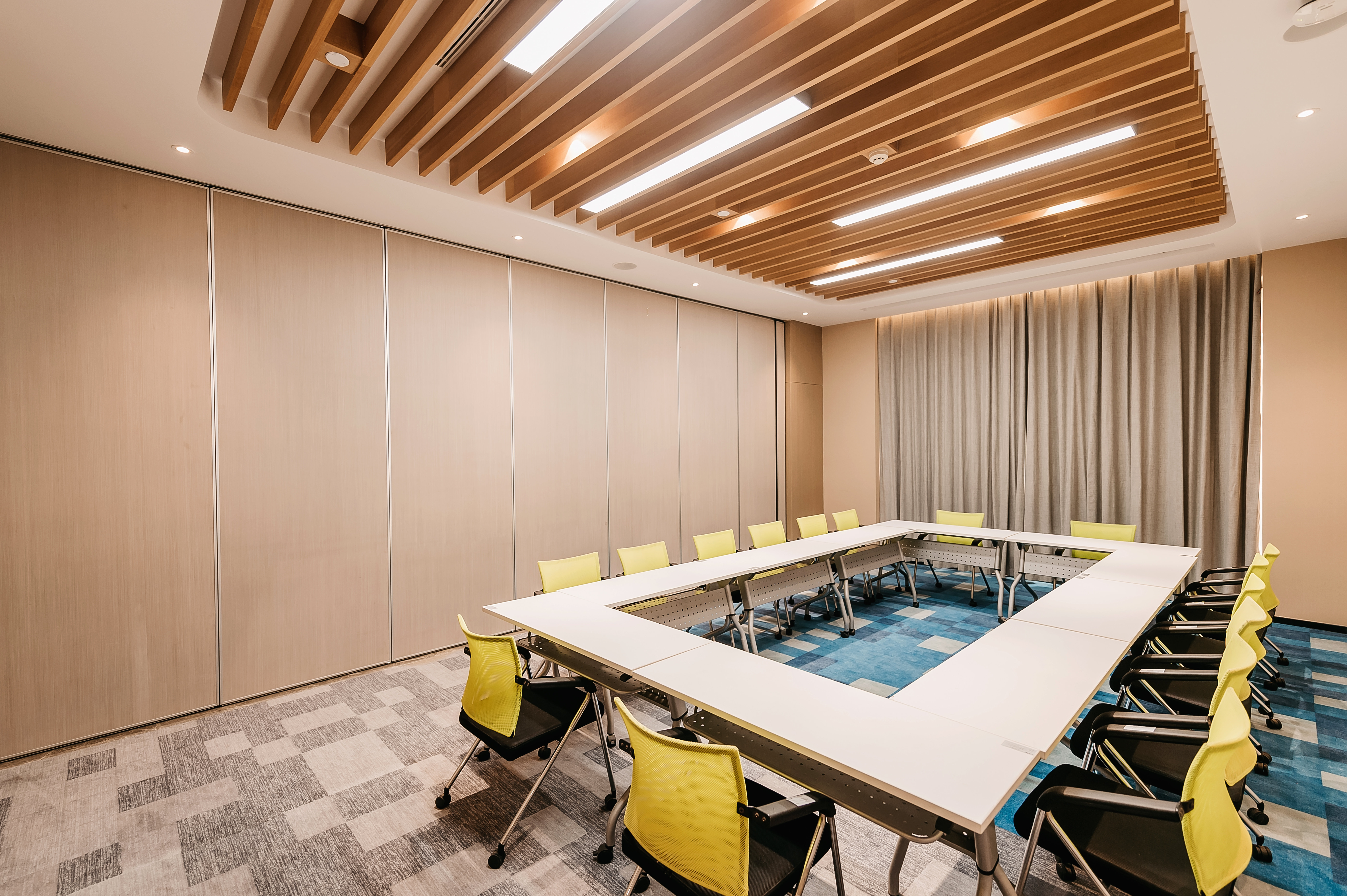 Holiday Inn Express Taizhou Cmc 16/24