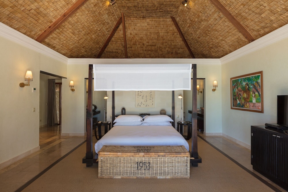 The St Regis Bora Bora Resort 16/84