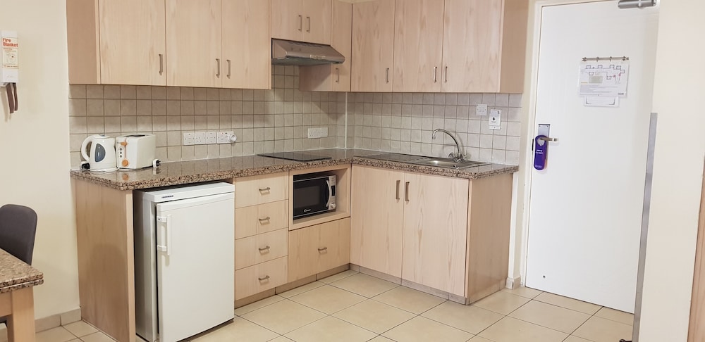 Senator Hotel Apartments - Adults Only 8/70