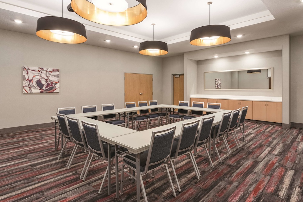 La Quinta Inn and Suites by Wyndham South Jordan 39/42