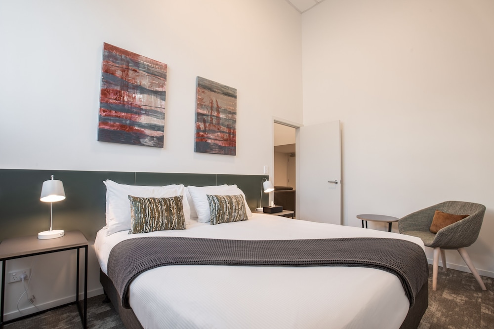 Sojourn Apartment Hotel Riddiford Street Limited 24/54