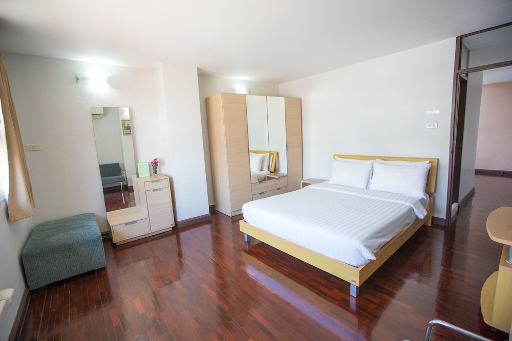 Le Vanvarothai Saladaeng Residence 16/50