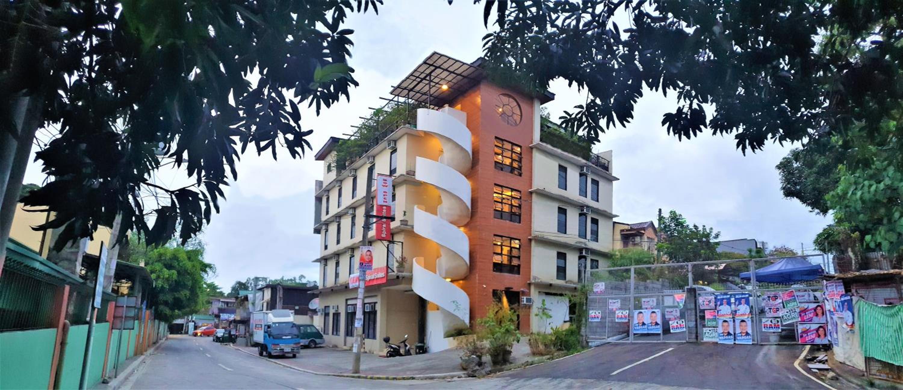 Oyo 108 Spiral Suites 45/50
