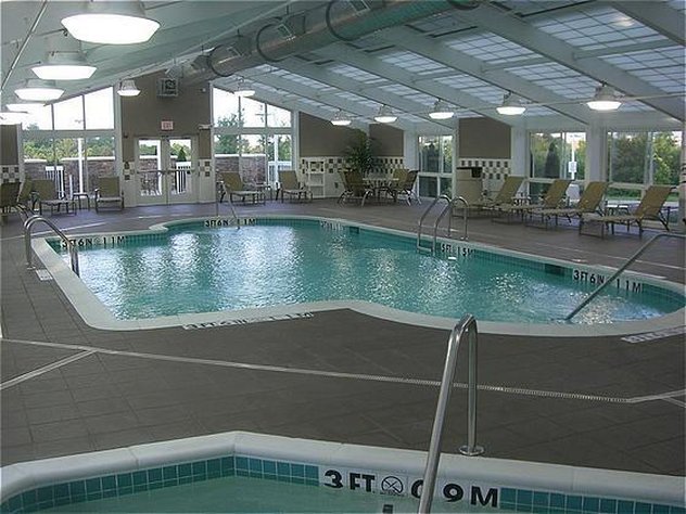 Holiday Inn Suites Memphis Wolfchase Galleria 46/79