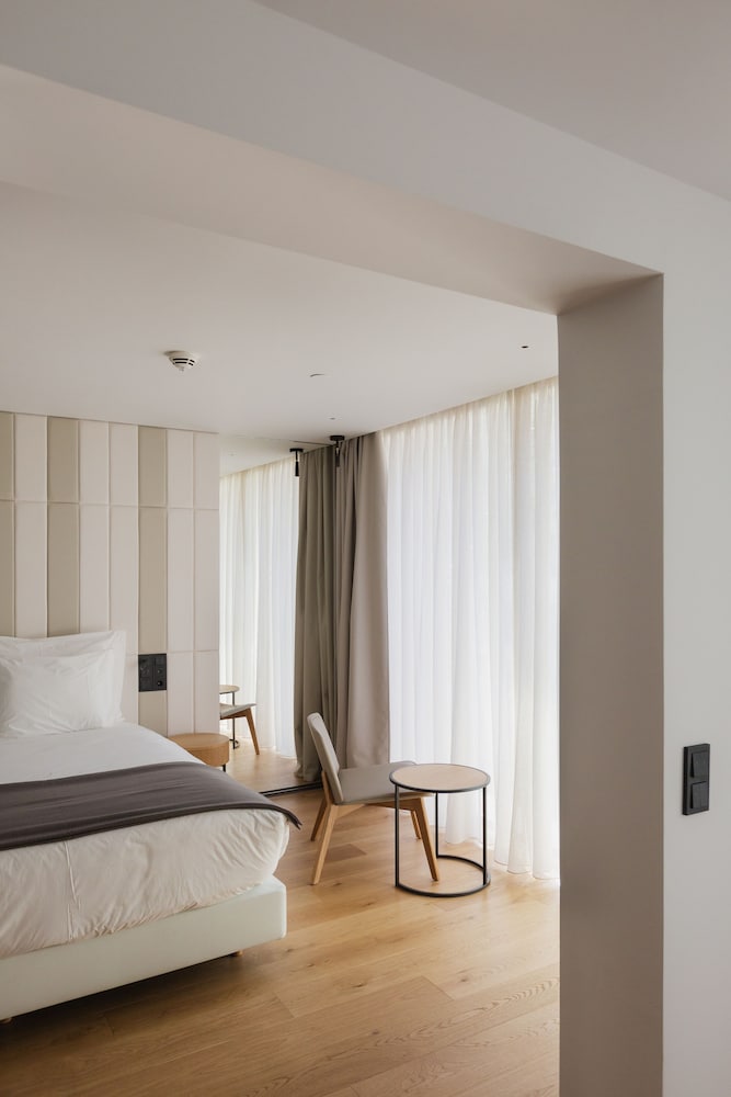 Lumen Hotel and The Lisbon Light Show 24/68