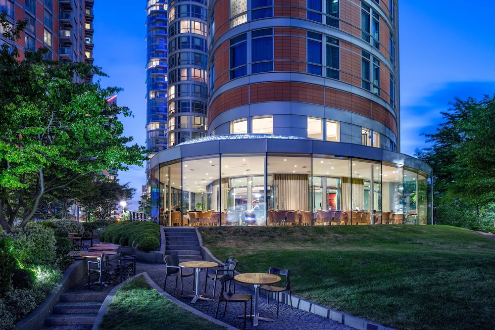 Radisson Blu Hotel, London Canary Wharf East 6/74