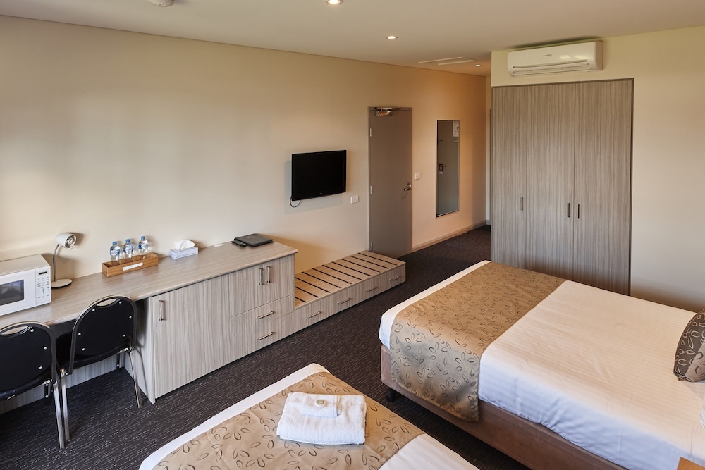 Foreshore Hotel 15/71