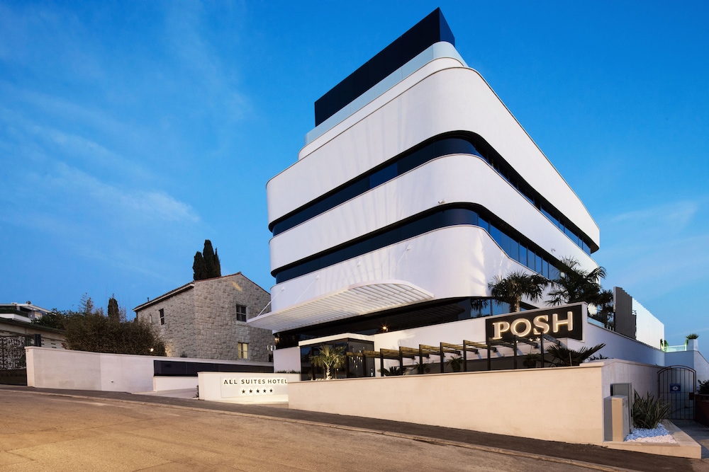 All Suites Hotel Posh 4/65