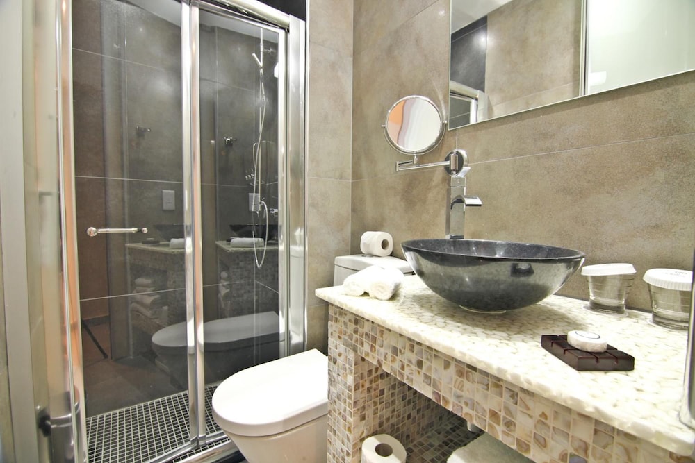 Achilleos City Hotel 42/46