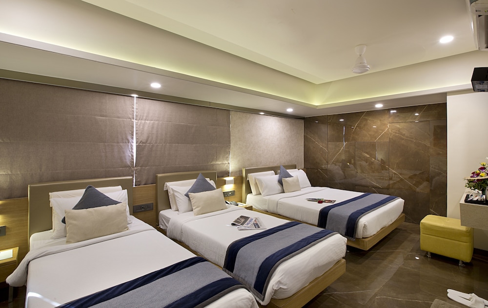 Oyo Premium 091 Vile Parle East 21/50