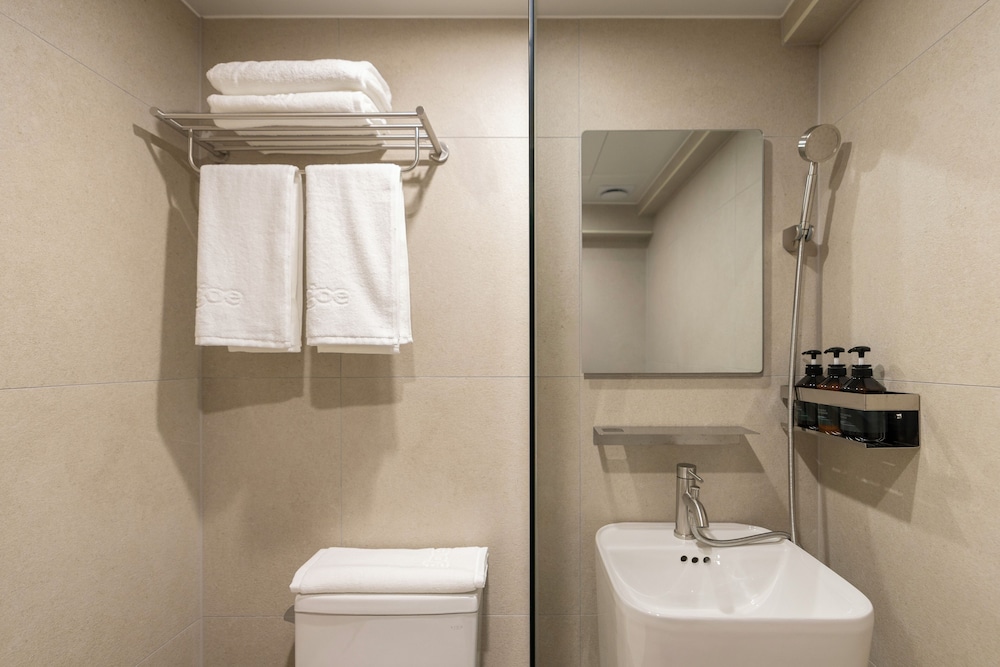 Myeongdong Guesthouse Como 69/70