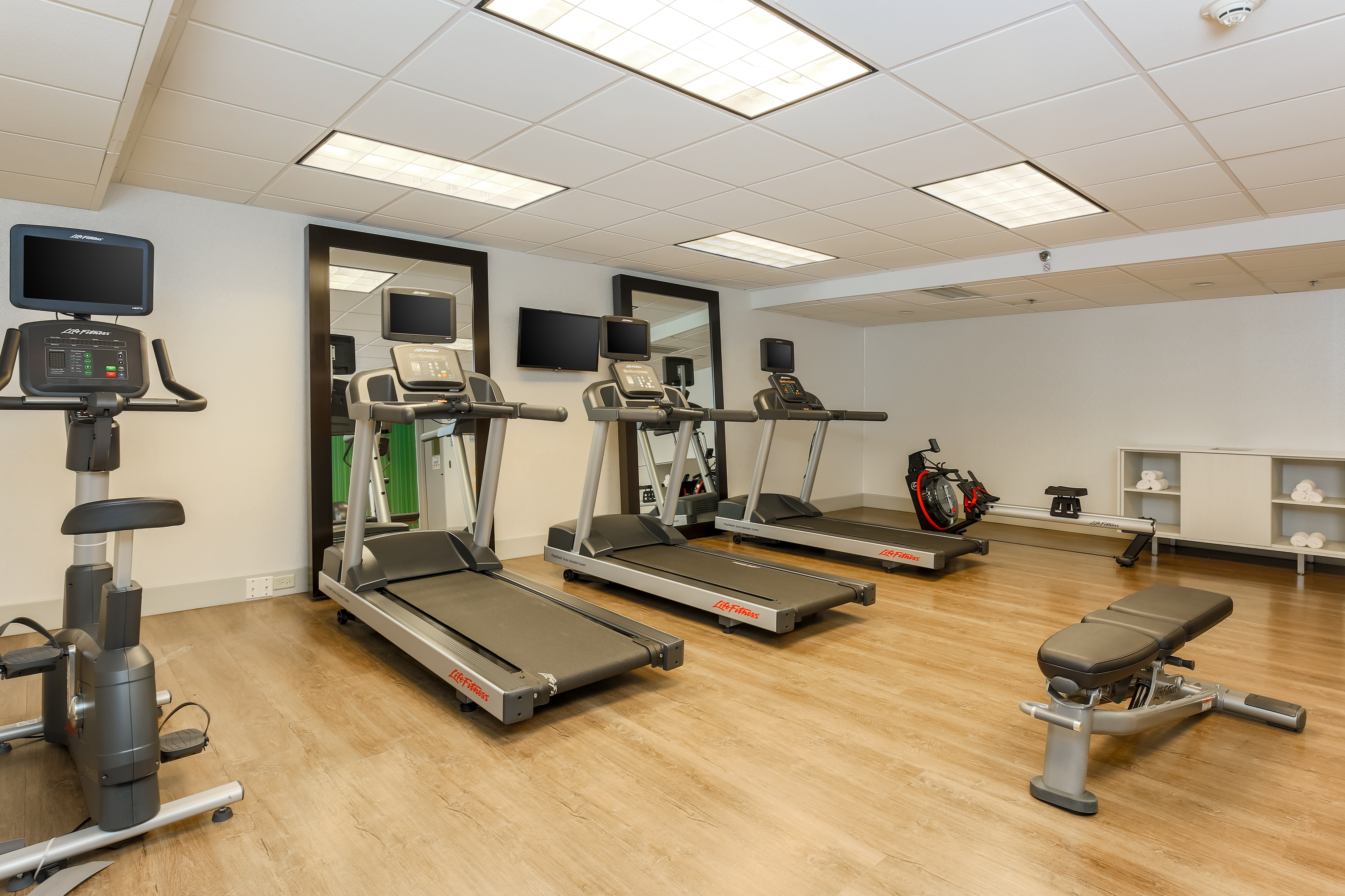 Holiday Inn Express Milwaukee West Medical Center 38/59