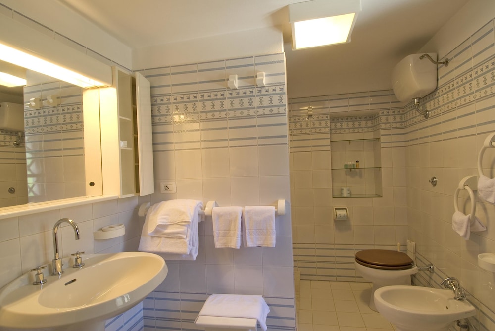 Hotel Lucrezia 56/59