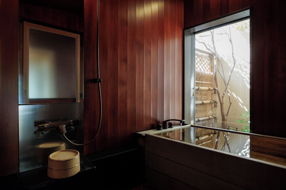 Hiiragiya Ryokan 50/50