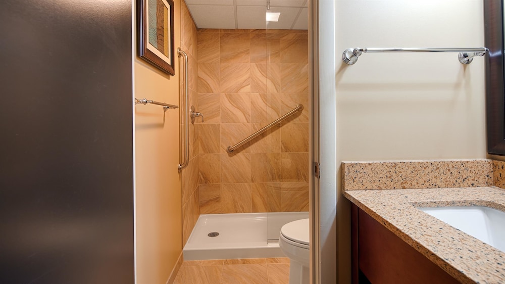 Best Western Plus Traverse City 8/39