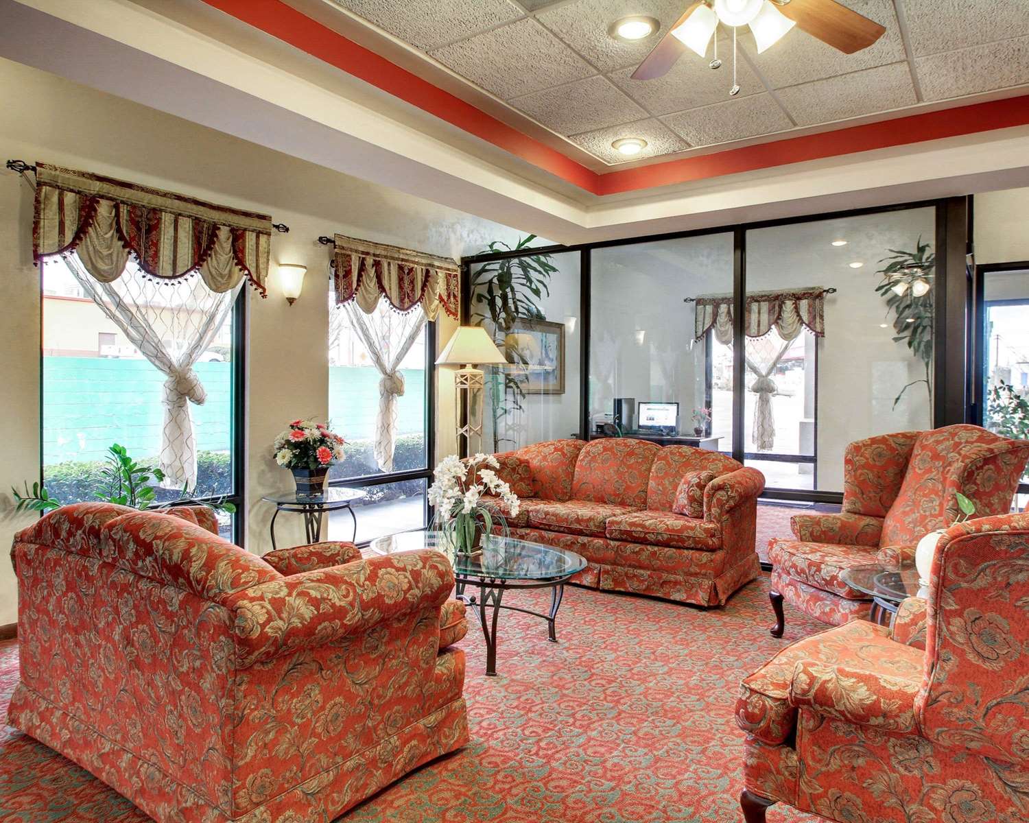 Quality Inn & Suites Clinton - Jackson West 20/28