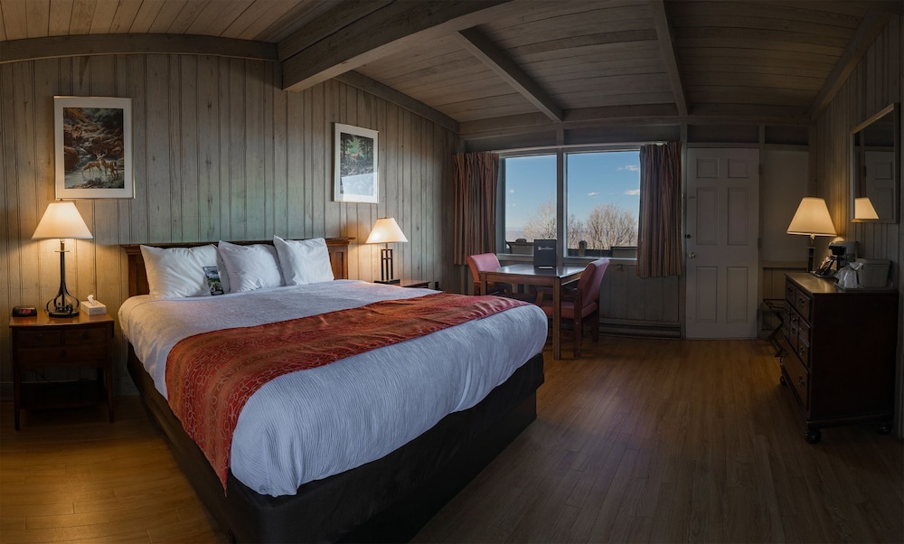 Skyland Resort 4/33