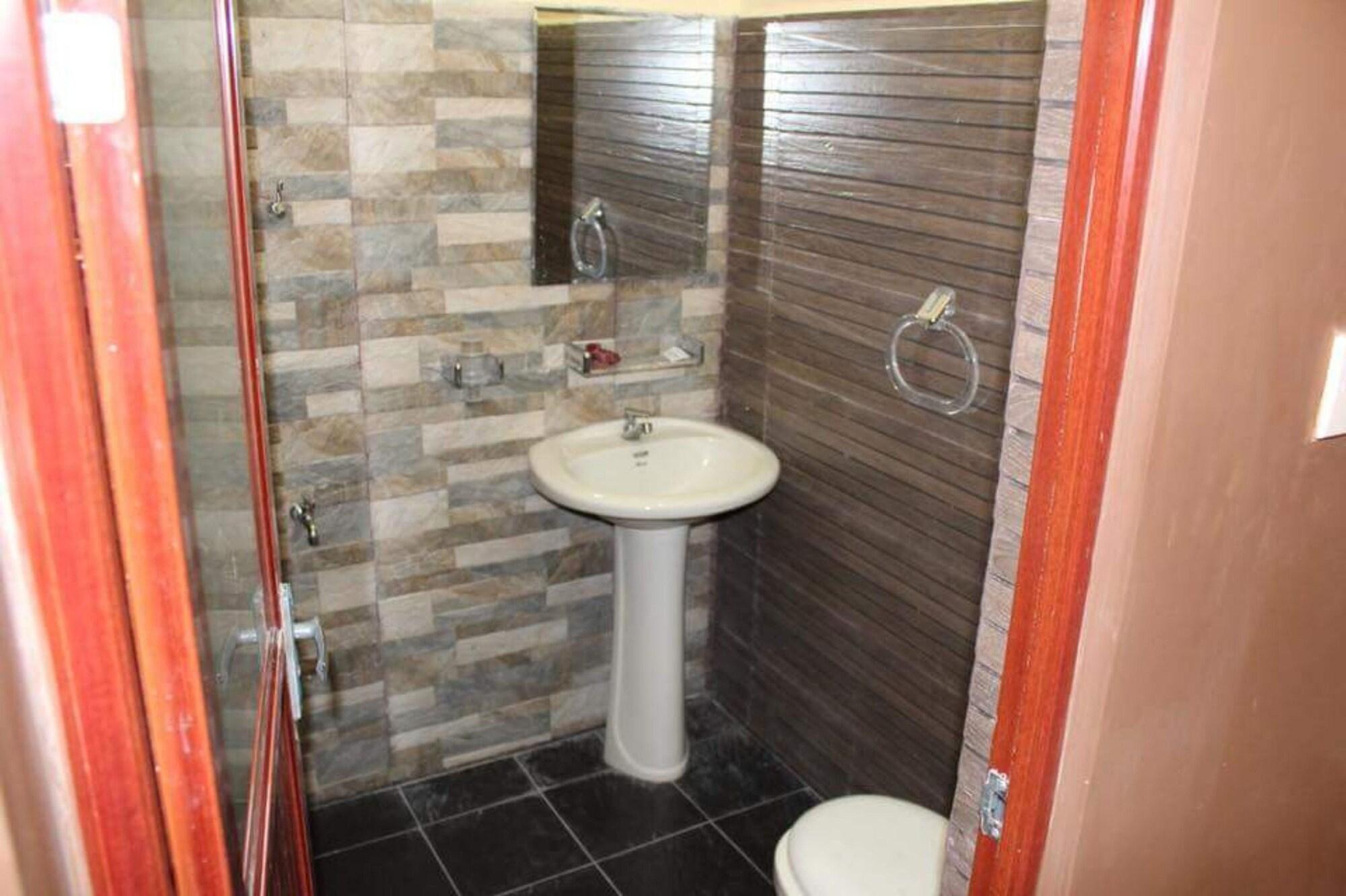 Omega Hotel & Motel 15/15