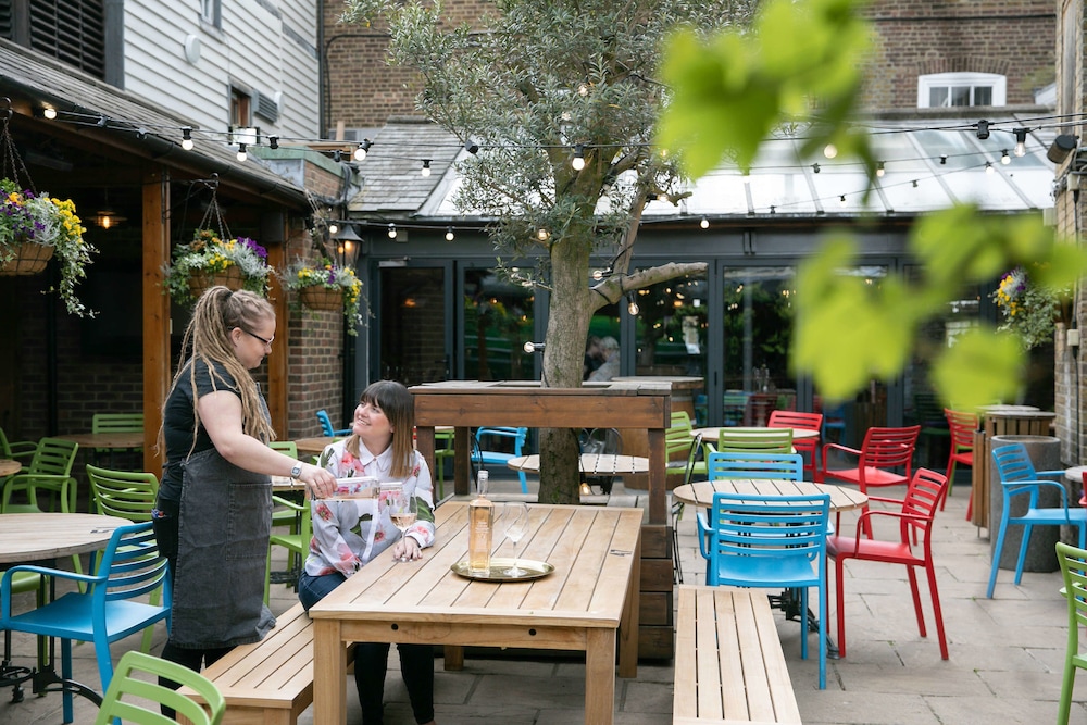 The Rose and Crown Wimbledon 31/50