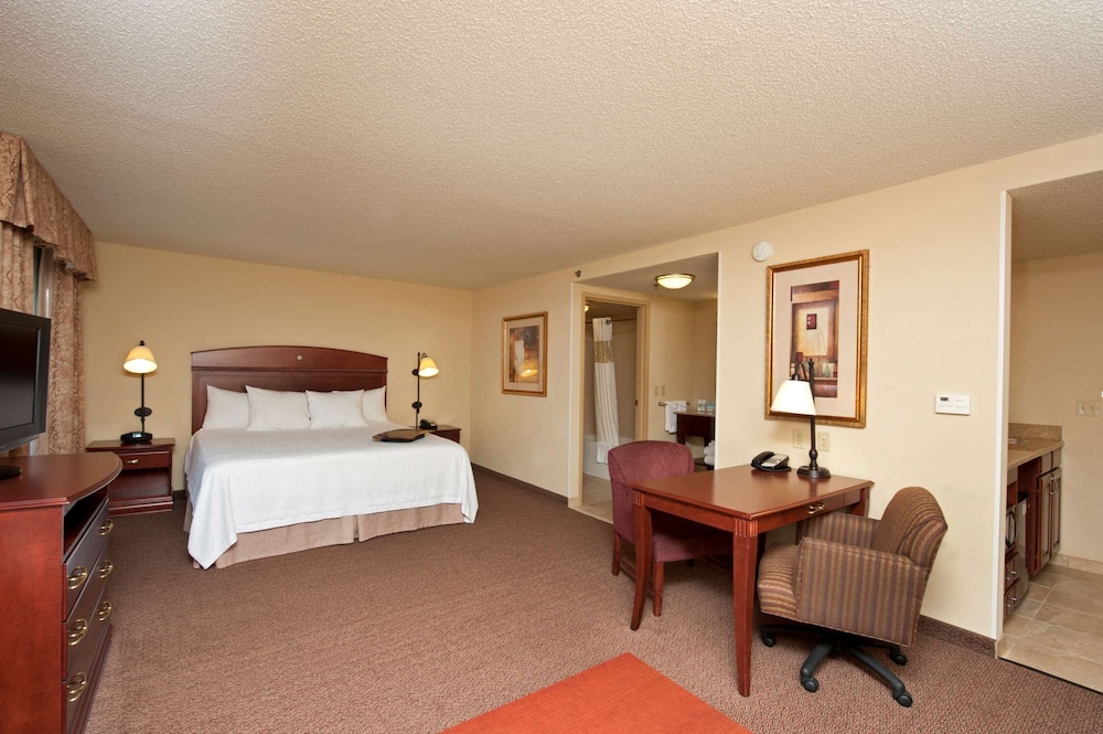 Hampton Inn Suites Bloomington Normal 15/48