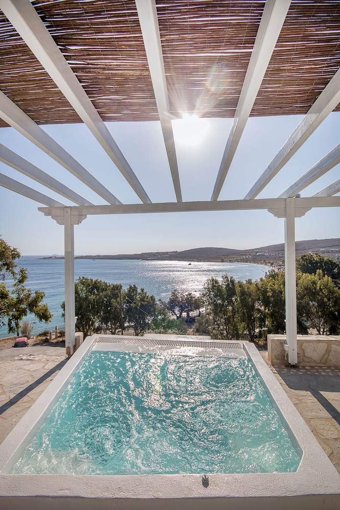 Krios Luxury Suites 24/50