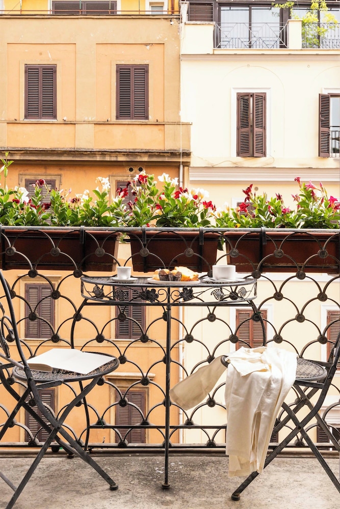 The Roman Empire Guesthouse 49/63