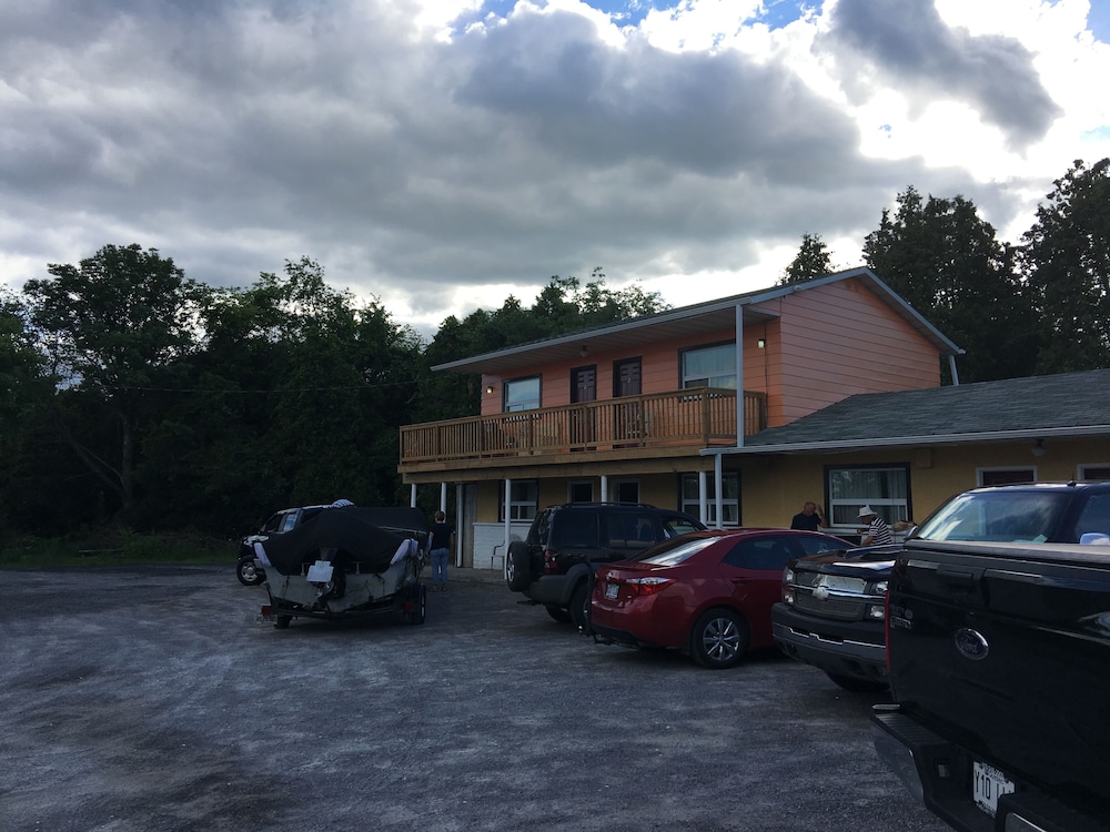 Knights Inn Cobourg 33/47